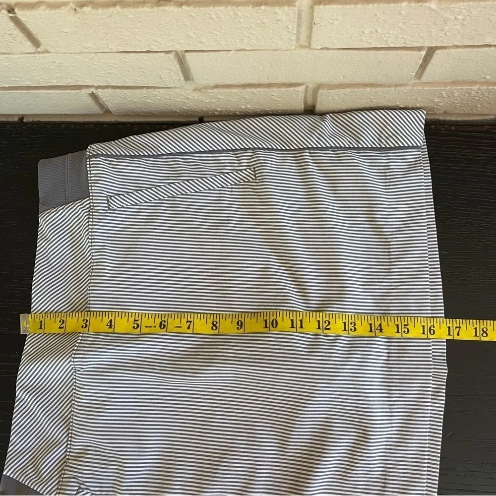 Athleta Brooklyn Women Skirt Skort Size 6 Striped Stretch Gray White Zip Pockets - Picture 9 of 9